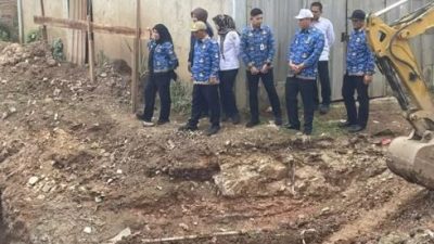 Wali Kota Eva Dwiana Tinjau Pembangunan Jembatan di Jalan Ridwan Rais