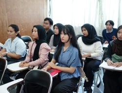 UPA Bahasa Gelar Kelas Duolingo Tingkatkan Kemampuan Bahasa Inggris Mahasiswa