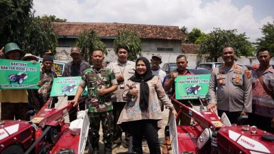 Dukung Ketahanan Pangan, Bunda Eva Bagikan Hand Traktor dan Bibit Tanaman kepada Kelompok Tani