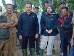 Cuaca Ekstrem, Hujan Lebat, dan Angin Kencang Tak Menghentikan Komisi 2 DPRD Lampung Selatan Melakukan Kunjungan Kerja Lapangan di Desa Trimomukti
