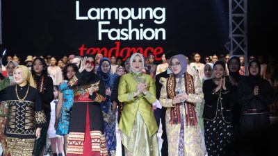 Ketua Dekranasda Provinsi Lampung Buka Lampung Fashion Tendance 2025, Tampilkan Desainer dari Sejumlah Negara