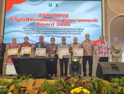 Sekdaprov Lampung Raih Penghargaan Sekda Terbaik Kategori Vision Pada ASKOMSI Digital Leadership Government Award