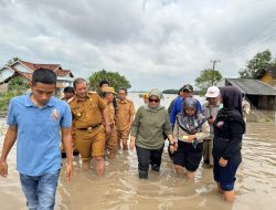 Bupati Lampung Timur Ela Siti Nuryamah Menanggapi vaviralnya Video Pelajar dan Warga yang Menyeberangi Sungai Menggunakan Perahu Kecil