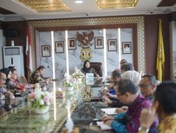 Wali Kota Bandar Lampung, Eva Dwiana, menerima kunjungan Kepala Divisi Regional (Kadivre) IV Tanjungkarang PT Kereta Api Indonesia (Persero)