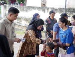 Peduli Warga Bunda Eva Dwiana Berikan Bantuan Kepada 750 Warga Terdampak Banjir Berupa Uang Tunai Sebesar Rp1 Juta Untuk Setiap Keluarga