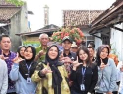 Pemerintah Kota (Pemkot) Bandar Lampung menyalurkan santunan perlindungan pekerja melalui program BPJS Ketenagakerjaan kepada sejumlah warga yang menjadi penerima manfaat