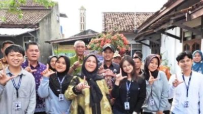 Pemerintah Kota (Pemkot) Bandar Lampung menyalurkan santunan perlindungan pekerja melalui program BPJS Ketenagakerjaan kepada sejumlah warga yang menjadi penerima manfaat