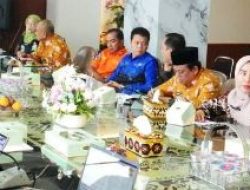 Walikota Bandar Lampung, Hj Eva Dwiana memimpin Rapat High Level Meeting (HLM) Tim Pengendalian Inflasi Daerah (TPID) Kota Bandar Lampung
