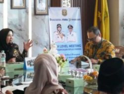 Walikota Bandarlampung, Hj. Eva Dwiana, memimpin High Level Meeting TPID fokus menjaga stabilitas ekonomi masyarakat menjelang HBKN