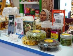 Pemerintah Kota Bandar Lampung melalui Dinas Koperasi dan Usaha Mikro Kecil Menengah (UMKM) mendorong pengembangan pelaku UMKM lokal dengan program pinjaman modal berbunga nol persen