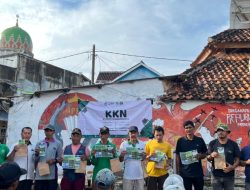 Mahasiswa KKN Kenalkan Larvasida Alami dari Daun Ketapang di Desa Way Tataan